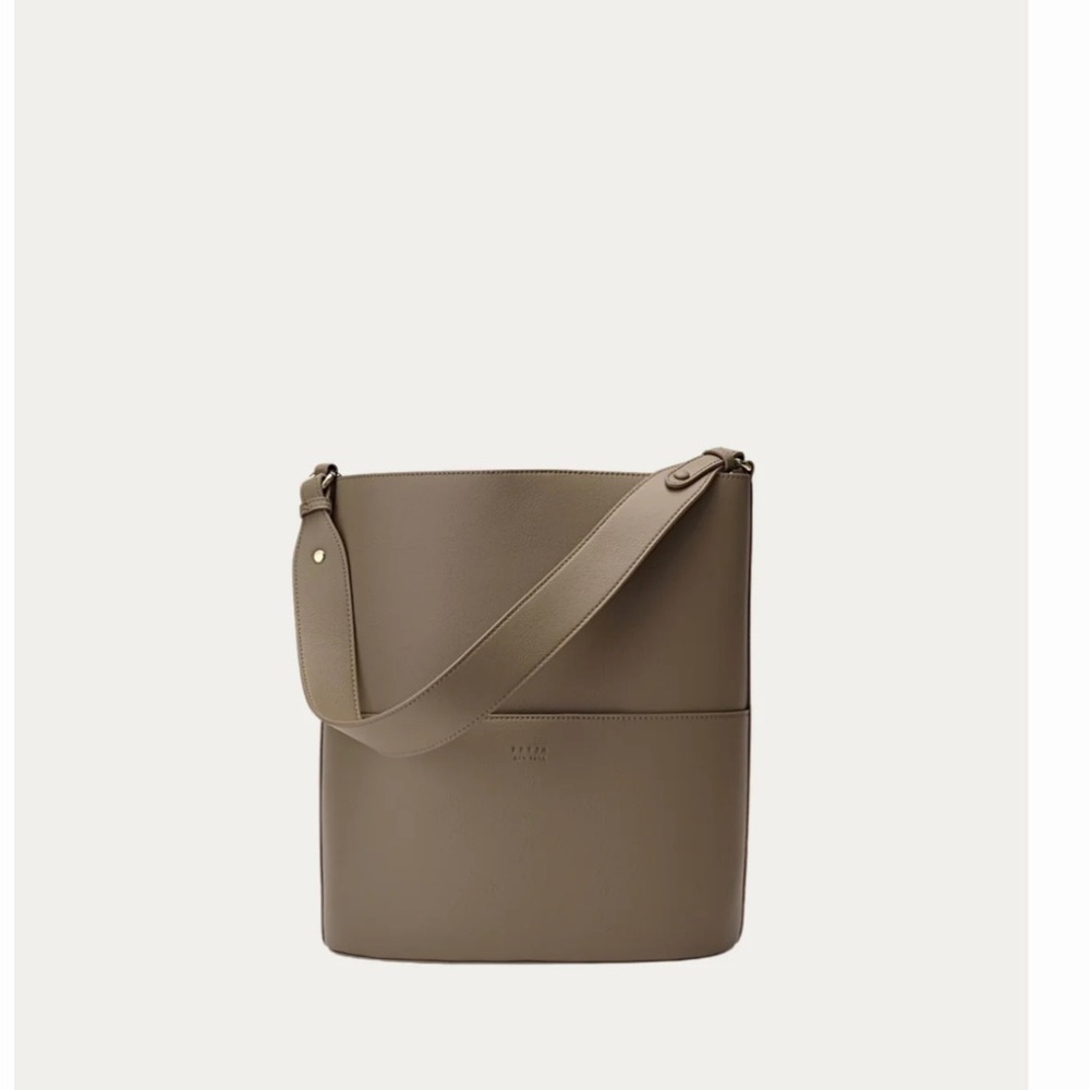 Freja tall tote in taupe - Picture 14 of 14